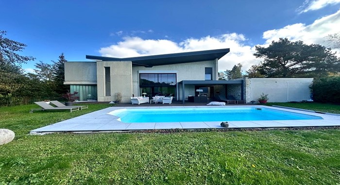 France - CHÈVREMONT (90) – MAISON D’ARCHITECTE AVEC PISCINE CHAUFFÉE & PRESTATIONS HAUT DE GAMME