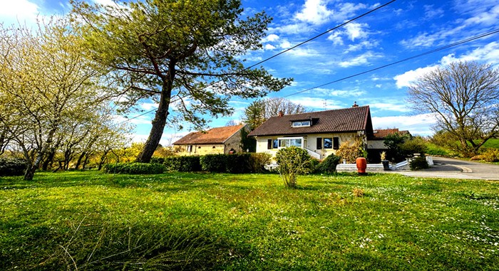 France – Meslières (25) | À Vendre | Propriété de charme à fort potentiel – aux portes de la Suisse